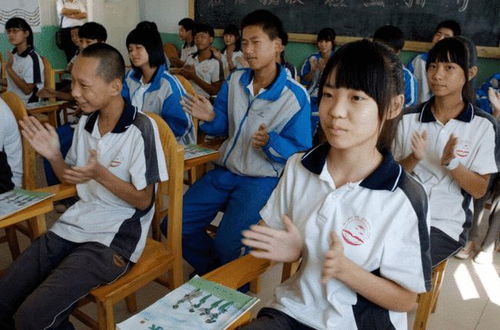 多地下發通告,輔導班還沒 涼透 ,民辦學校將迎來 寒冬