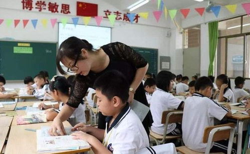 民轉(zhuǎn)公 塵埃落定,民辦學(xué)校的教師有幾個(gè)選擇,他們?cè)摵稳ズ螐? />
</span>
<span id=