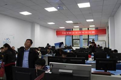 楊紅衛董事長率隊參加省民辦高?？疾靾F--走進重慶人文科技學院