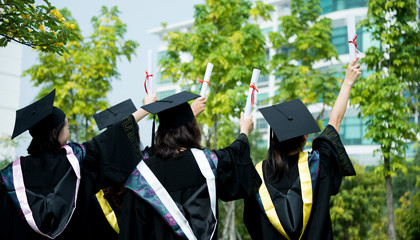 僅憑一所民辦大學(xué)就登陸港股?辰林教育面臨多重合規(guī)風(fēng)險