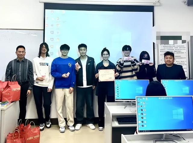 民辦高校女生一畢業即獲22萬年薪 潛力與機遇的完美結合